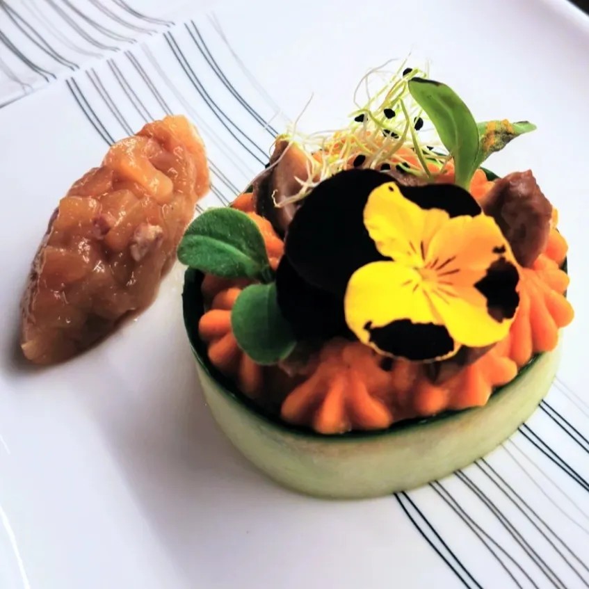 Image alt description