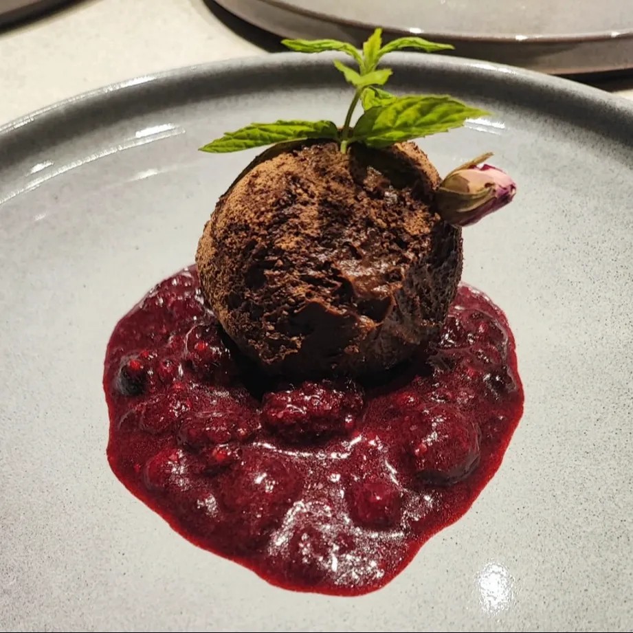 Image alt description