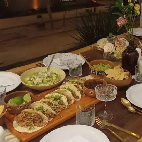 Image alt description