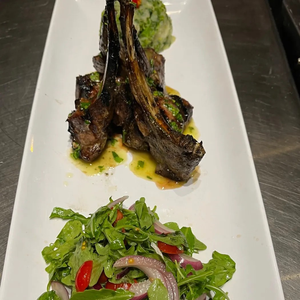 Image alt description