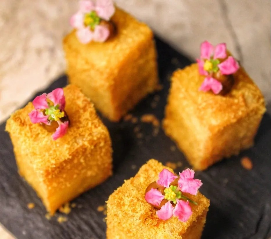 Image alt description