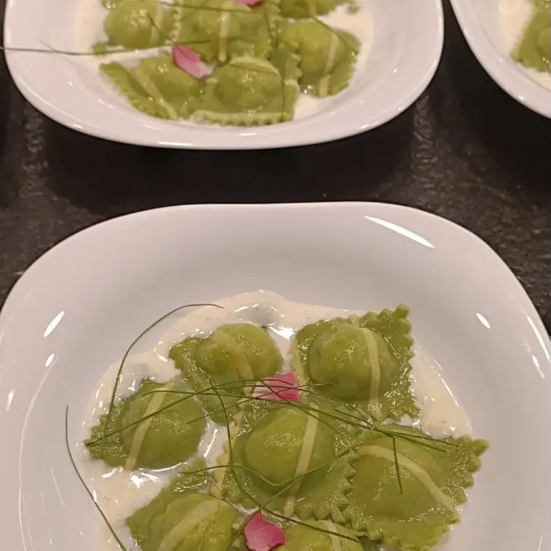 Image alt description