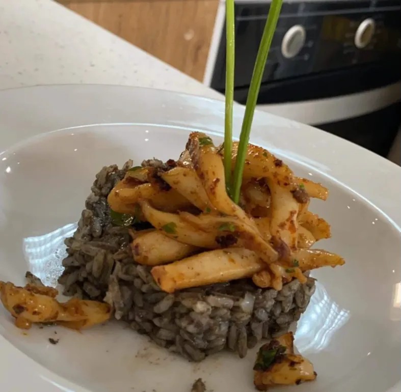 Image alt description