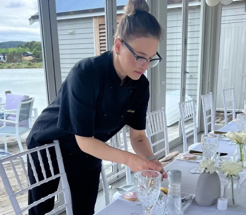 Image alt description