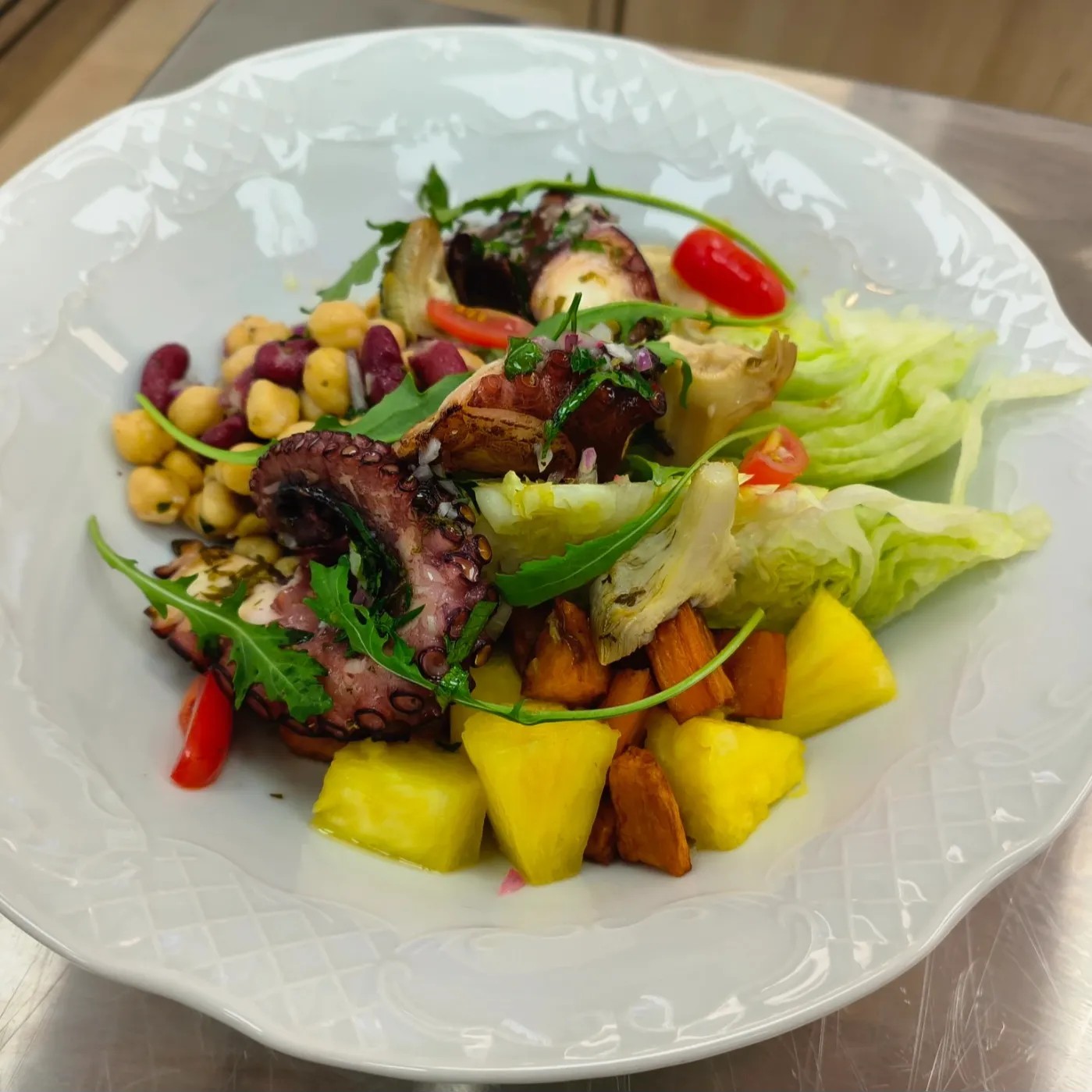 Image alt description