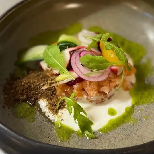 Image alt description