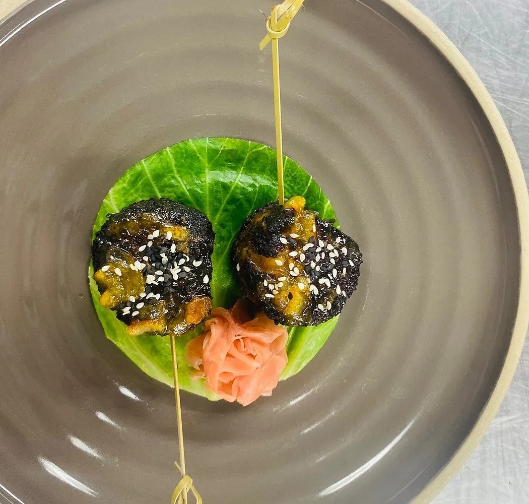 Image alt description