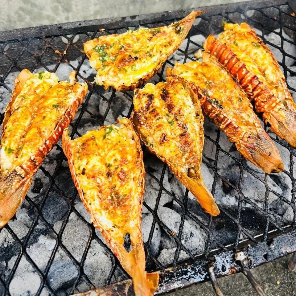 Image alt description