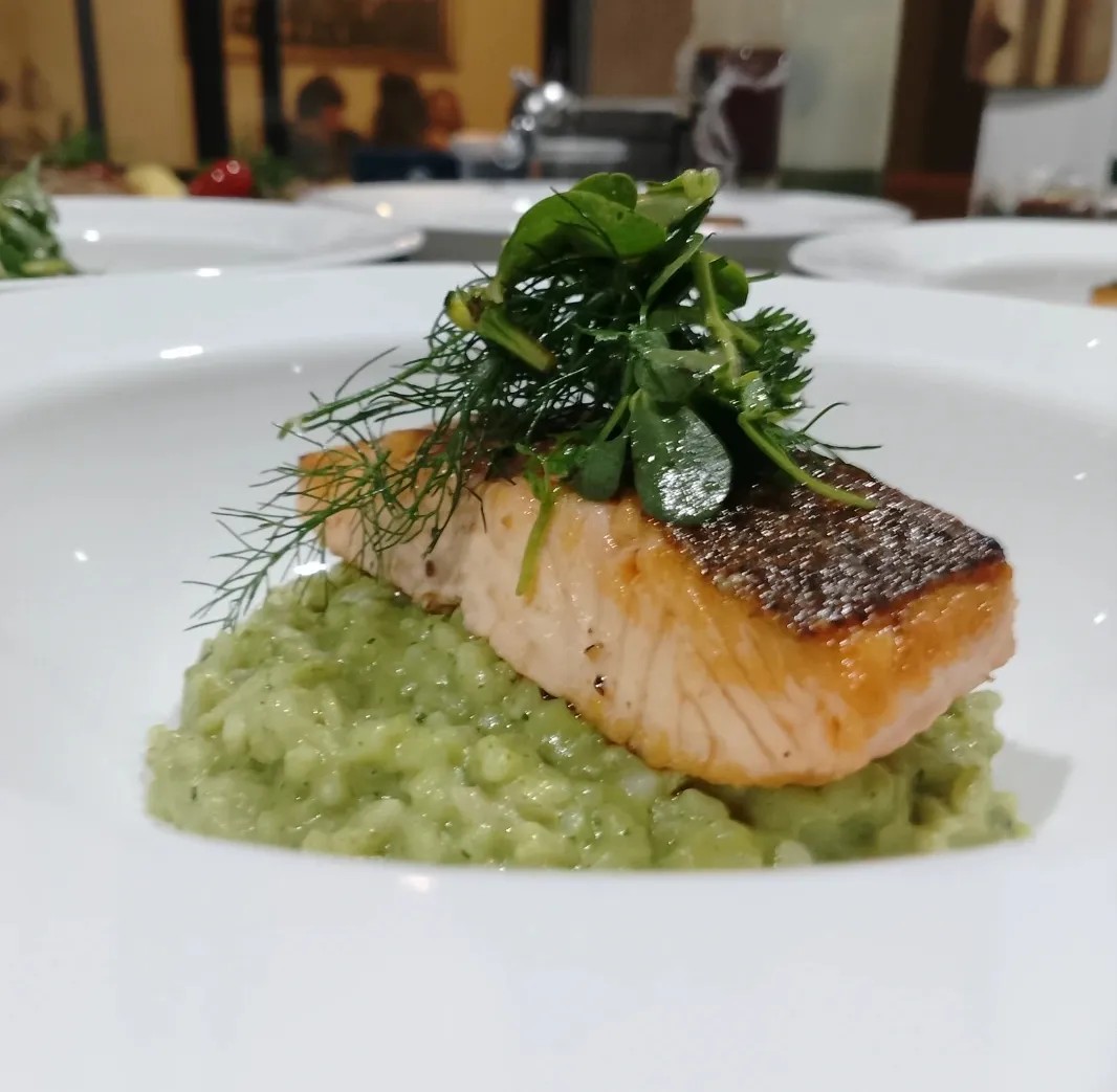 Image alt description