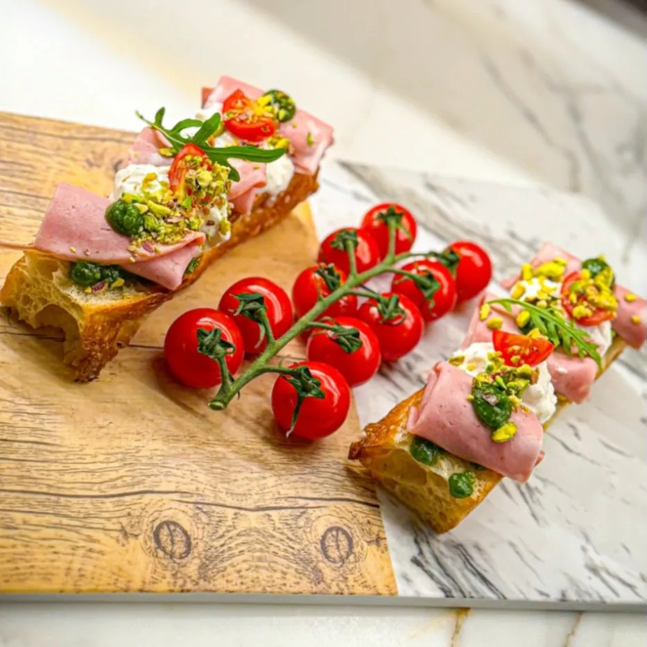 Image alt description