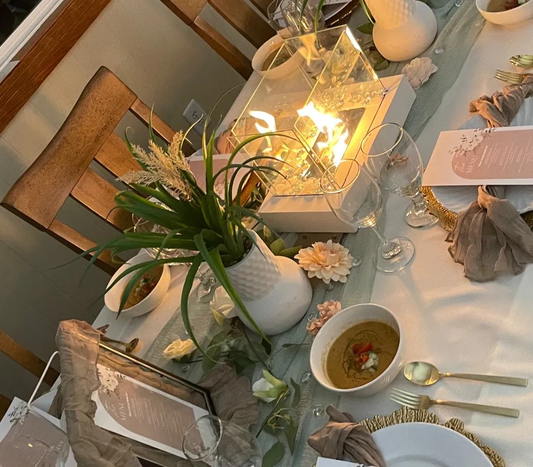 Image alt description