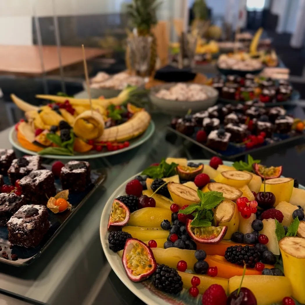 Image alt description