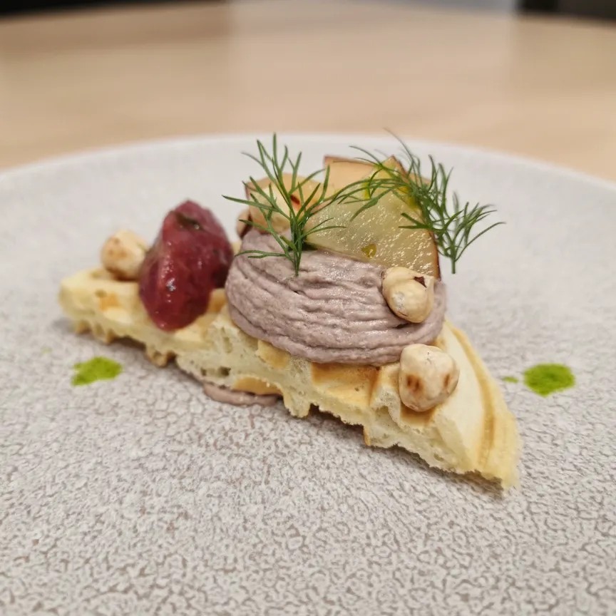 Image alt description