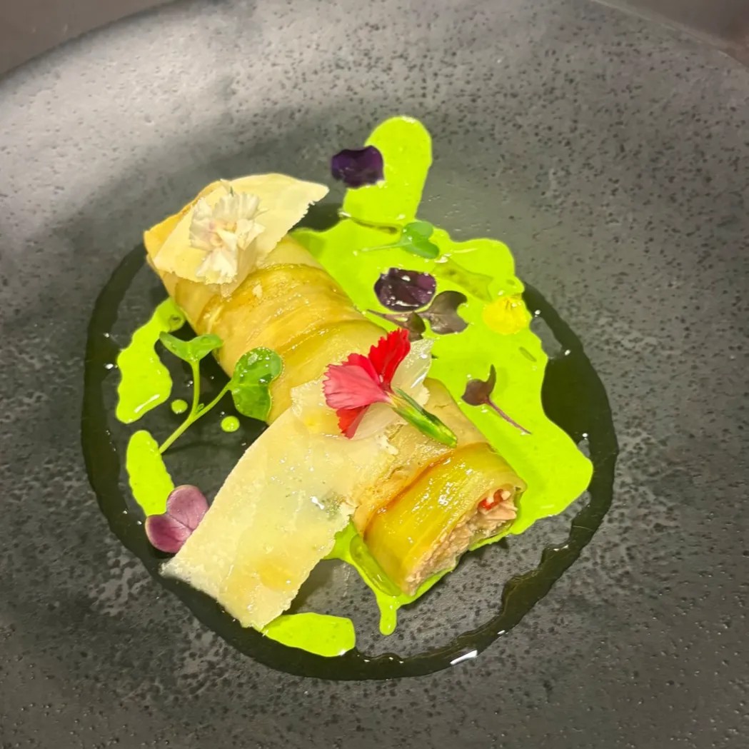 Image alt description