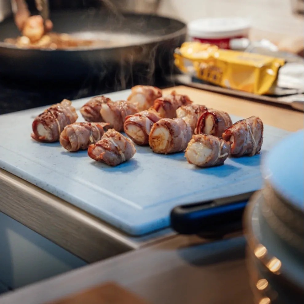 Image alt description