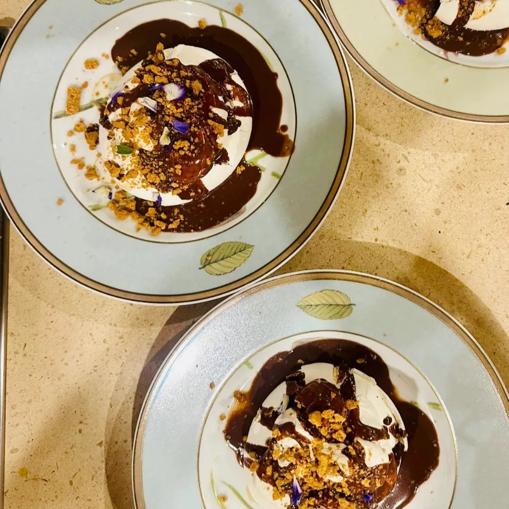 Image alt description