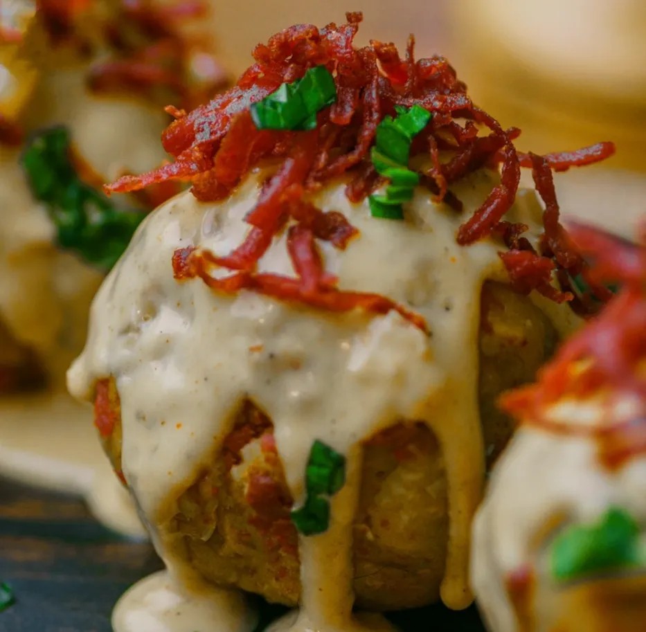 Image alt description