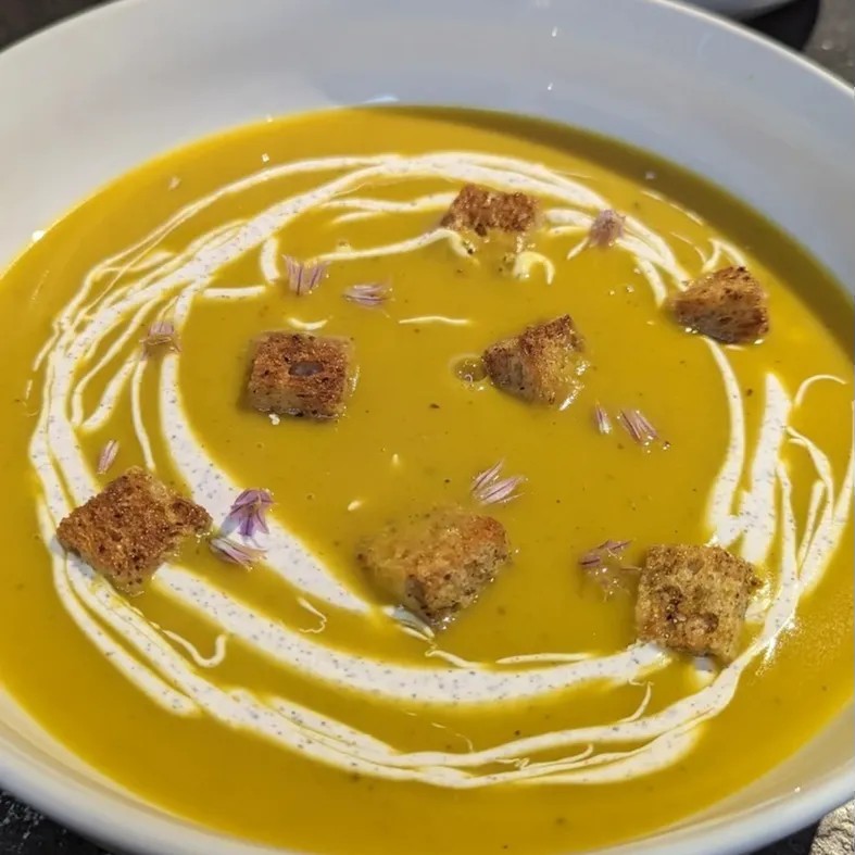 Image alt description