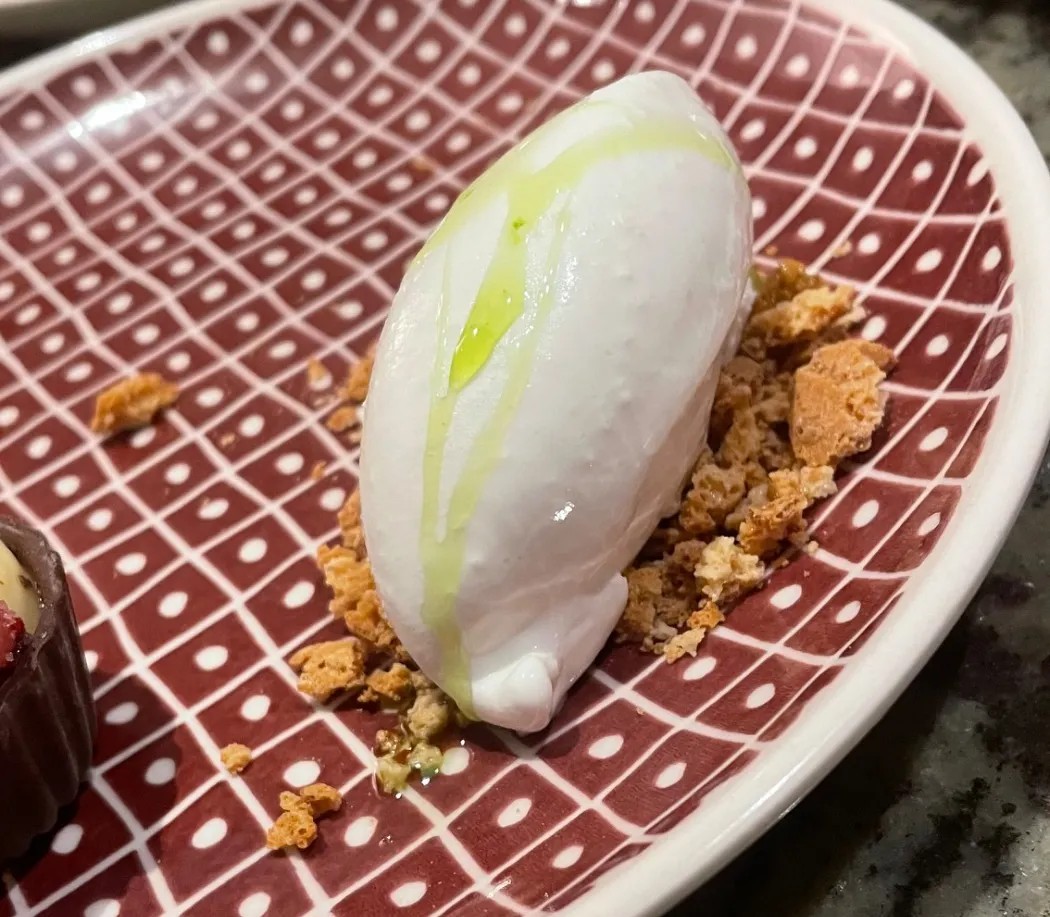 Image alt description