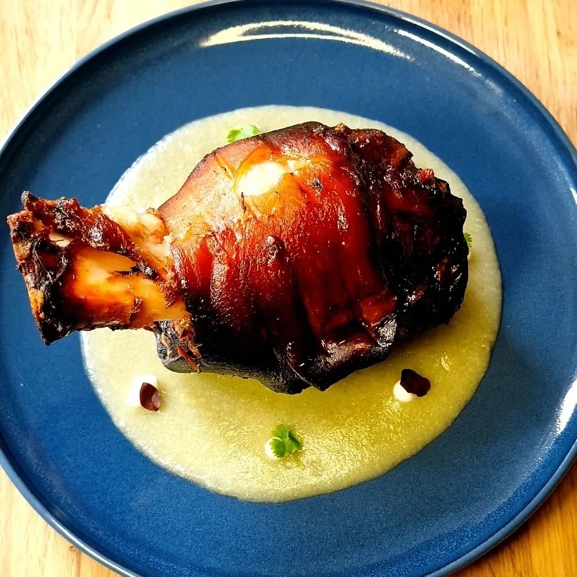 Image alt description