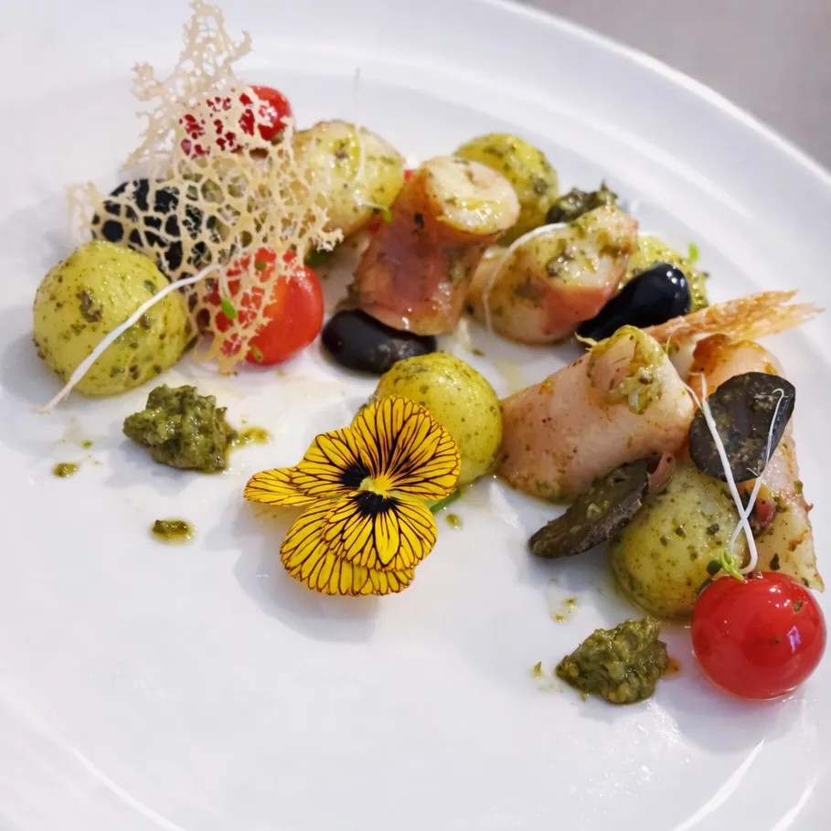 Image alt description