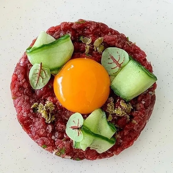 Image alt description