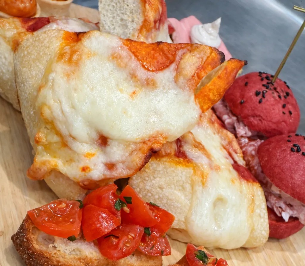 Image alt description