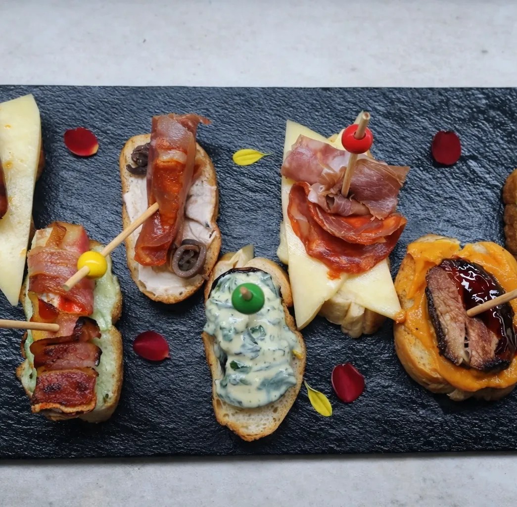 Image alt description