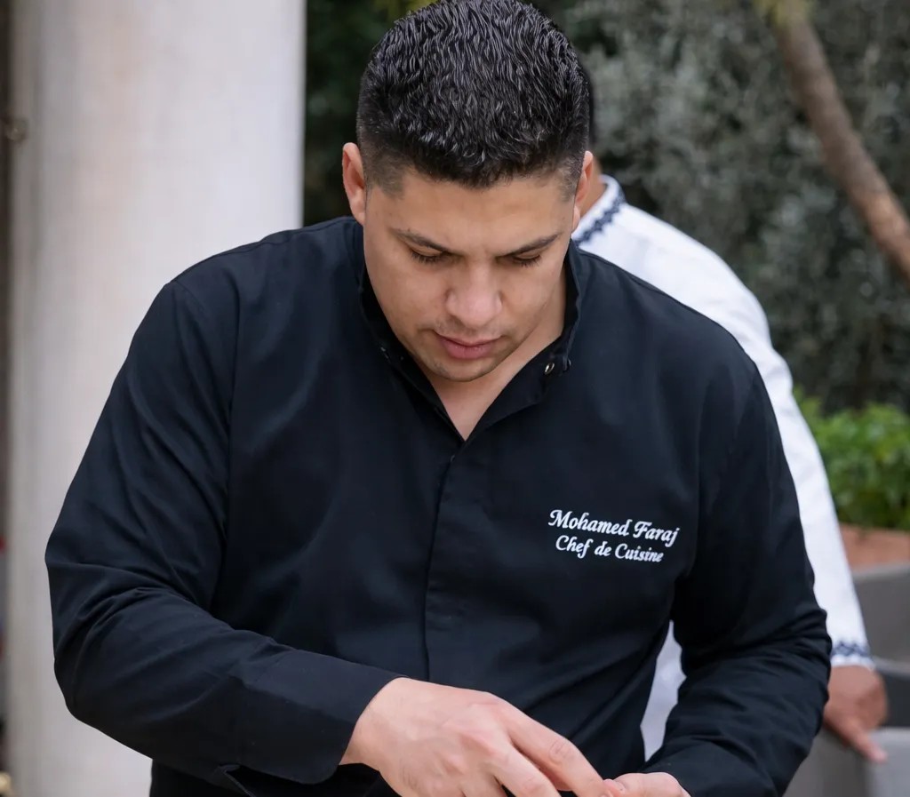 Image alt description