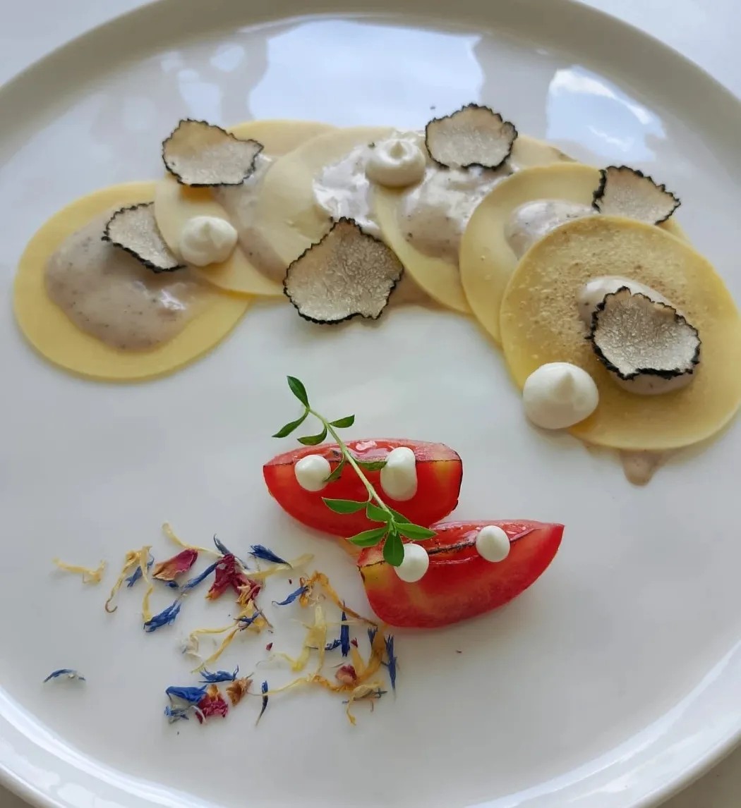 Image alt description