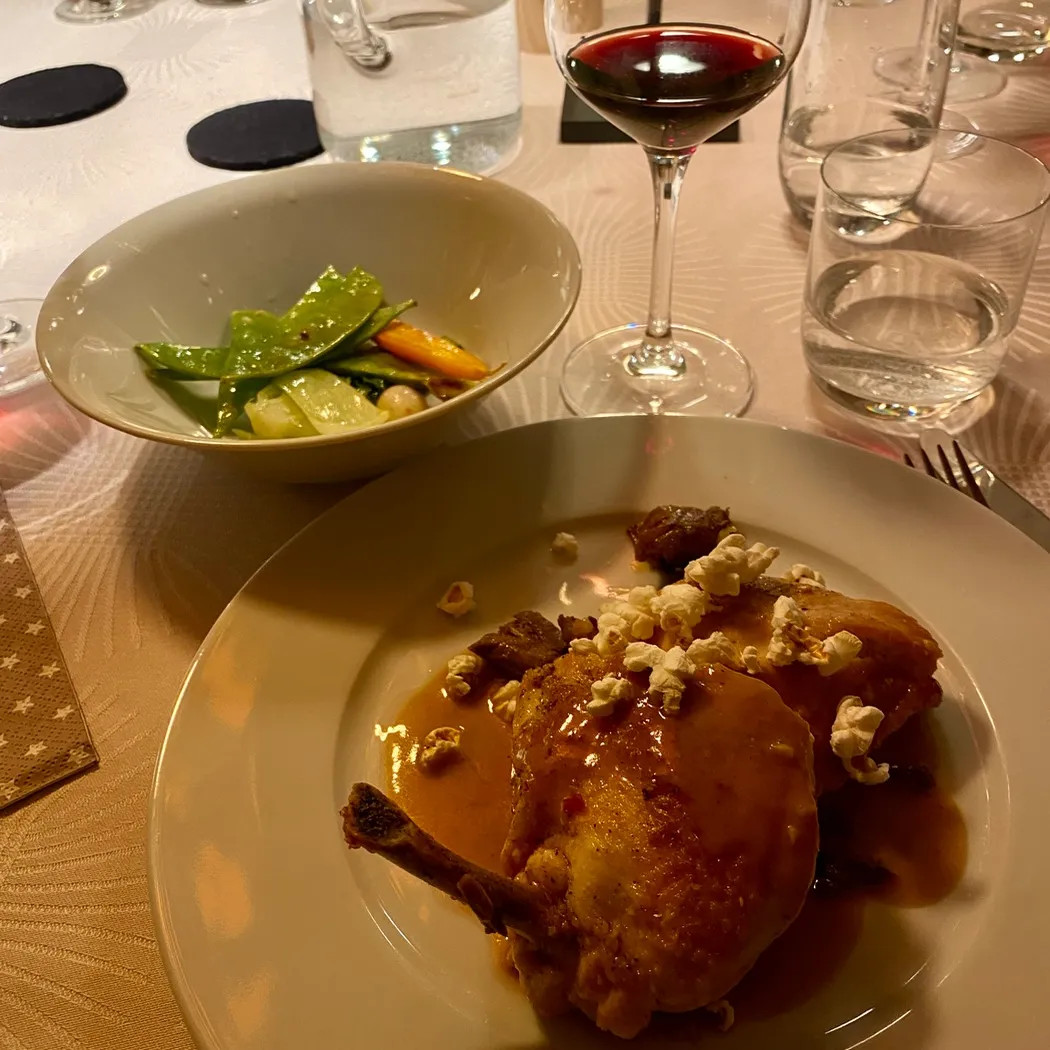 Image alt description