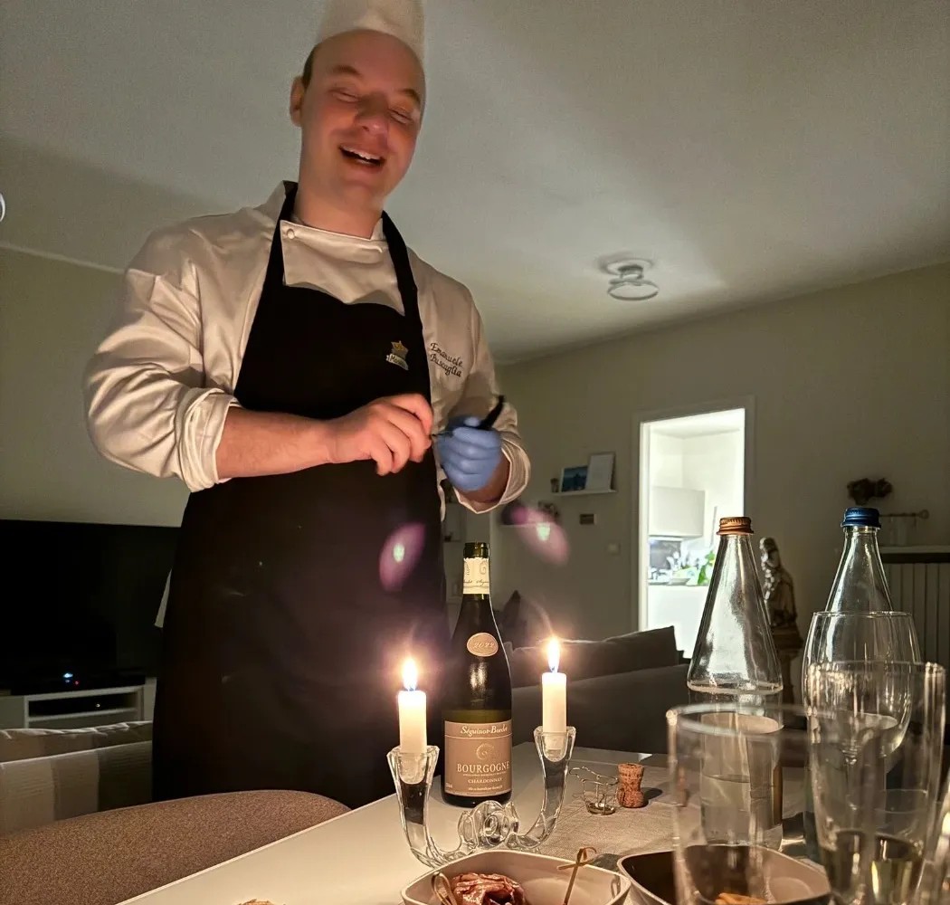 Image alt description