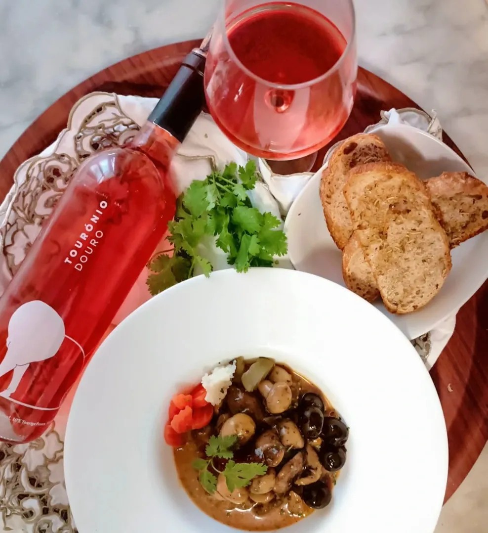 Image alt description