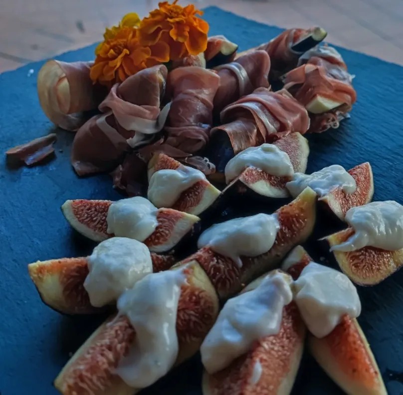 Image alt description