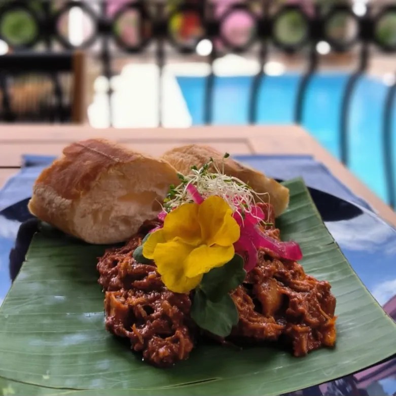 Image alt description