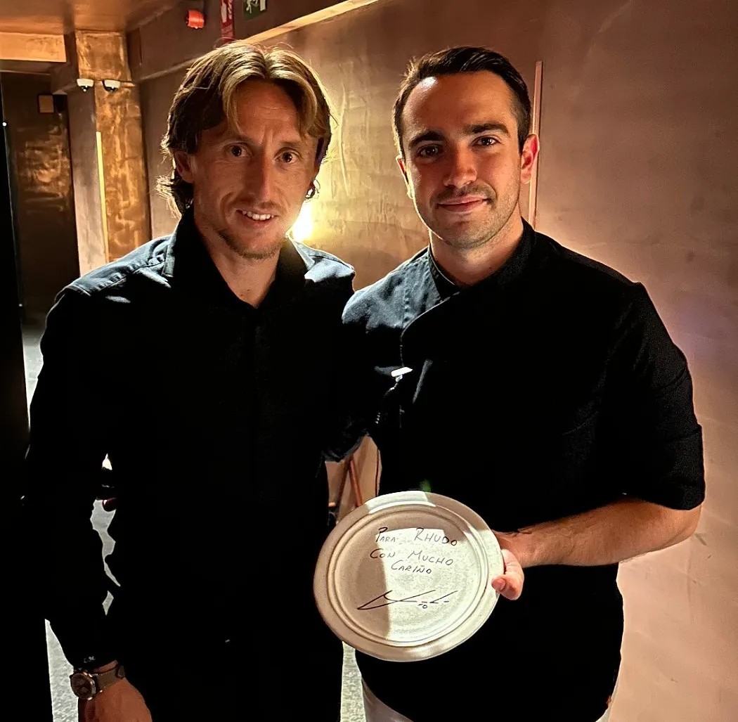 Image alt description