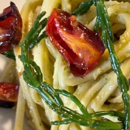 Image alt description