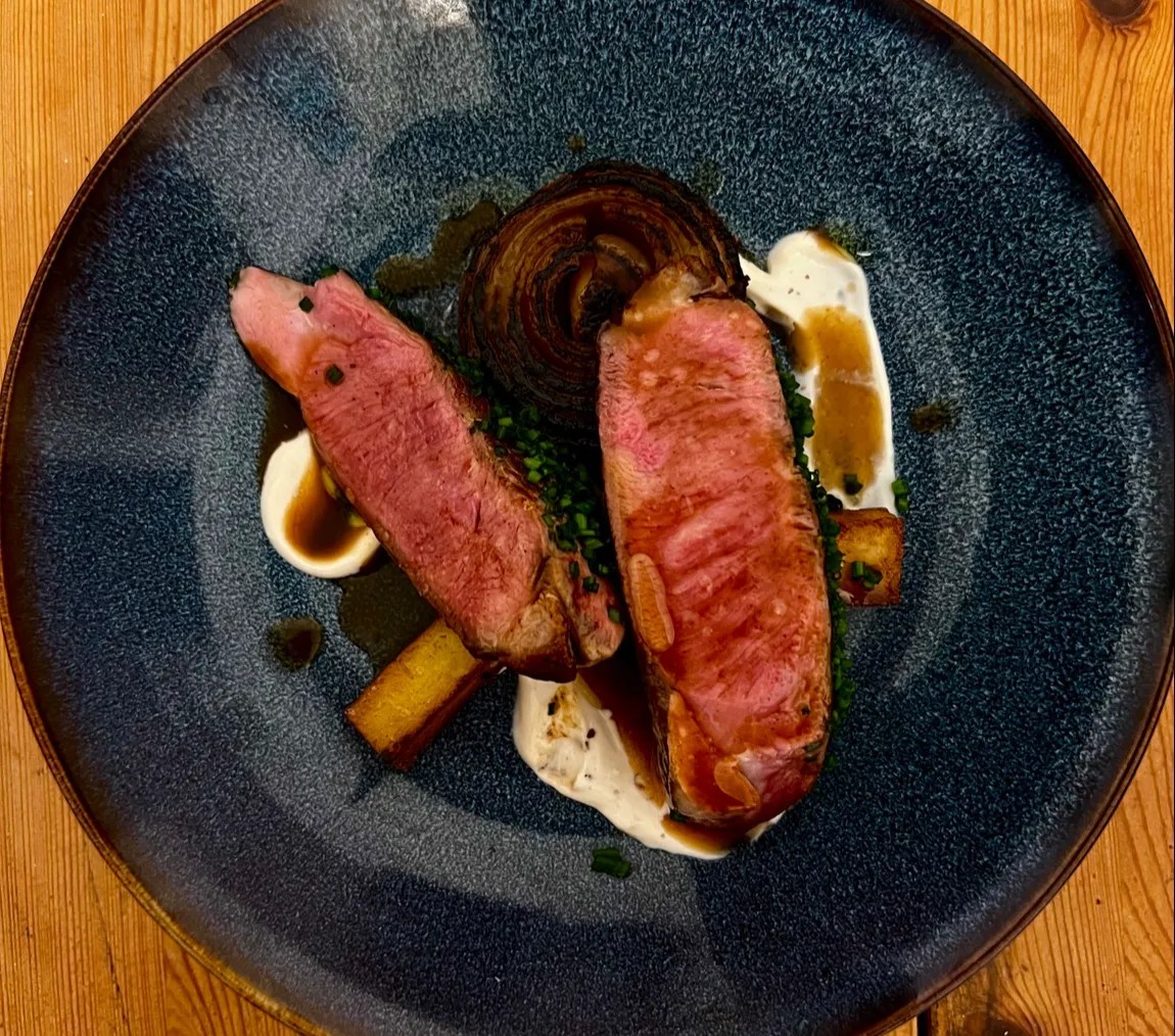 Image alt description