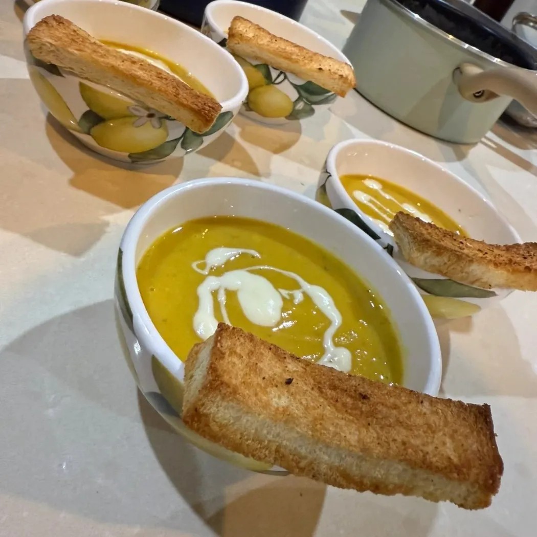 Image alt description