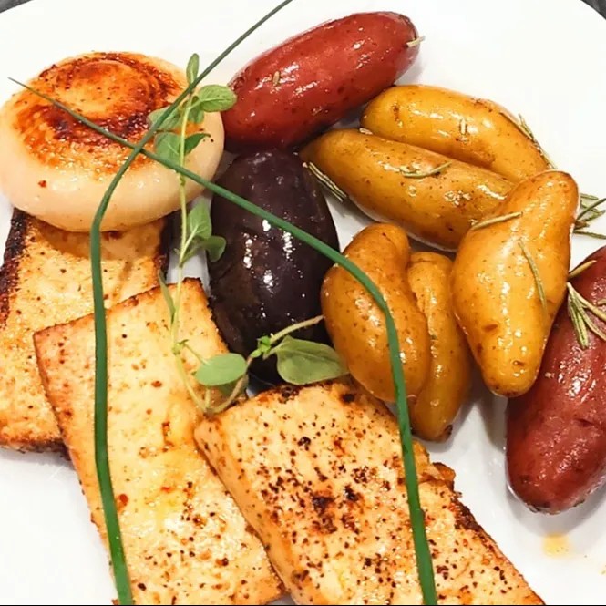 Image alt description