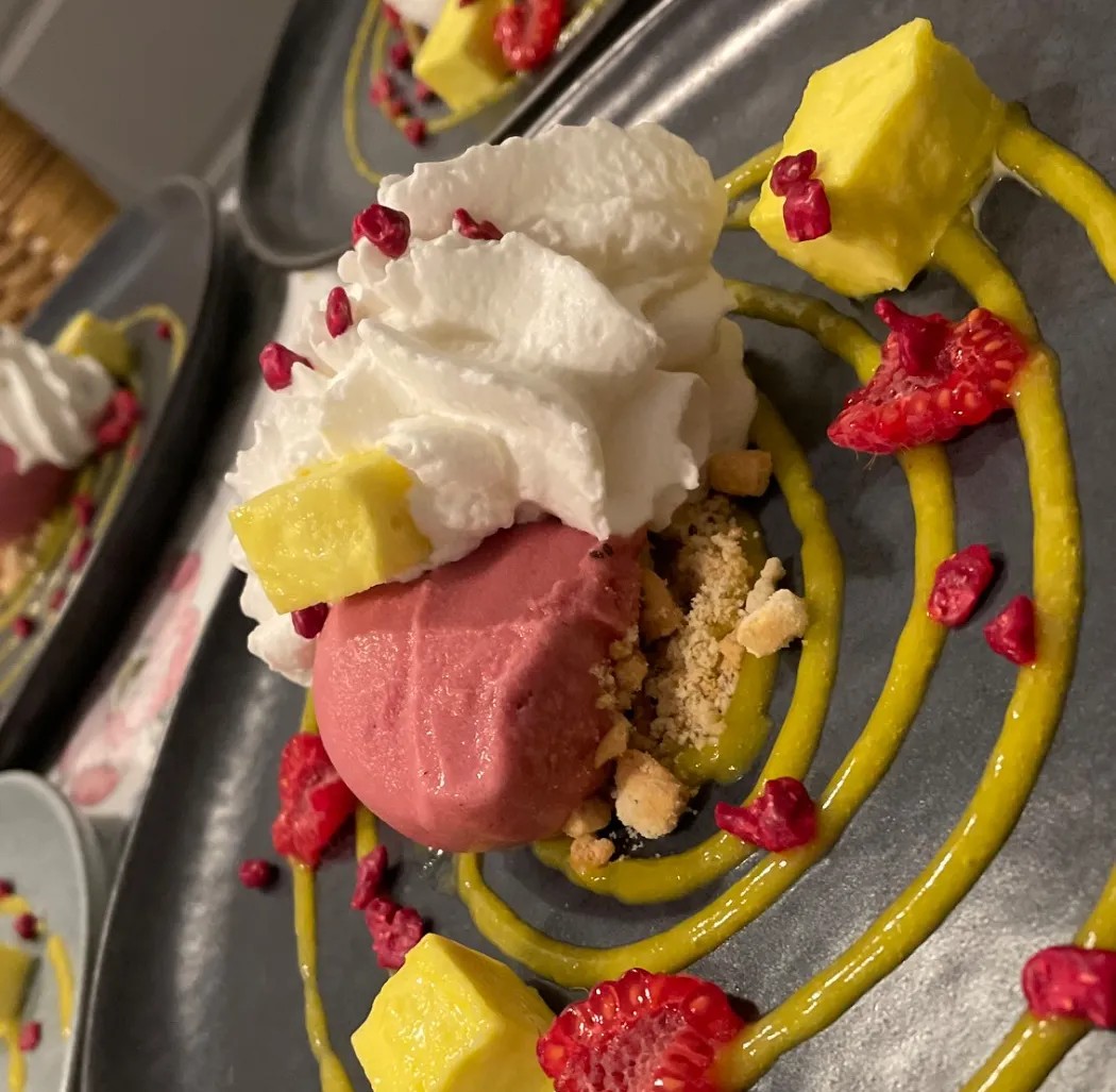 Image alt description