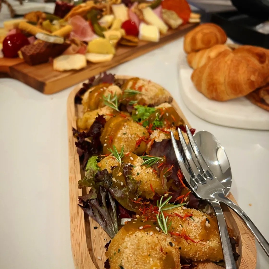 Image alt description