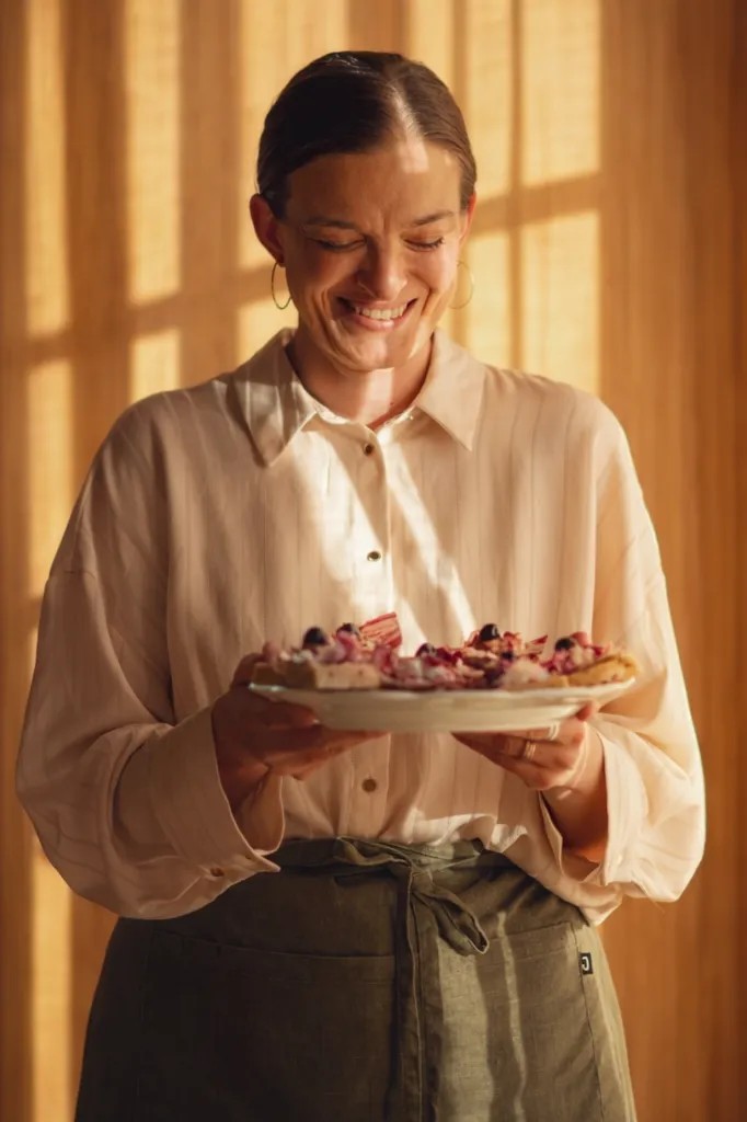 Image alt description