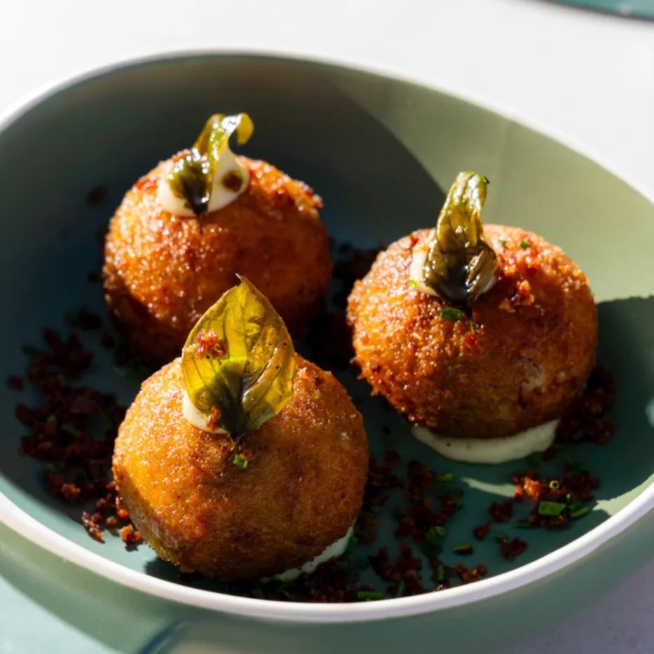 Image alt description