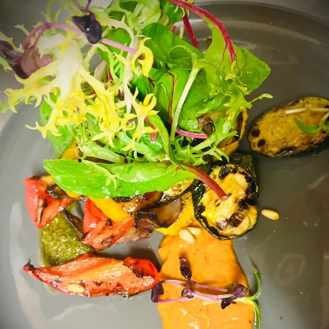 Image alt description