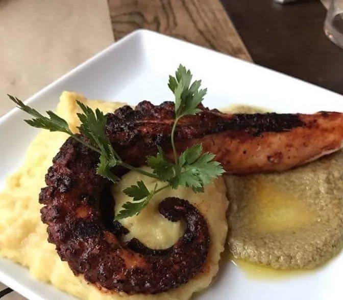 Image alt description