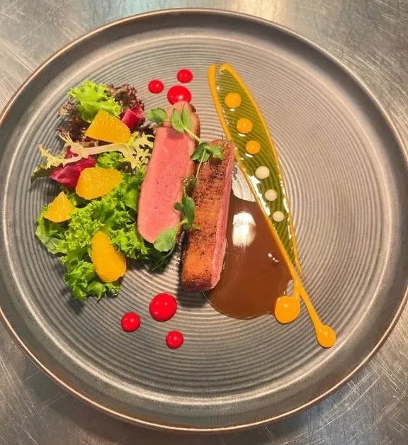 Image alt description