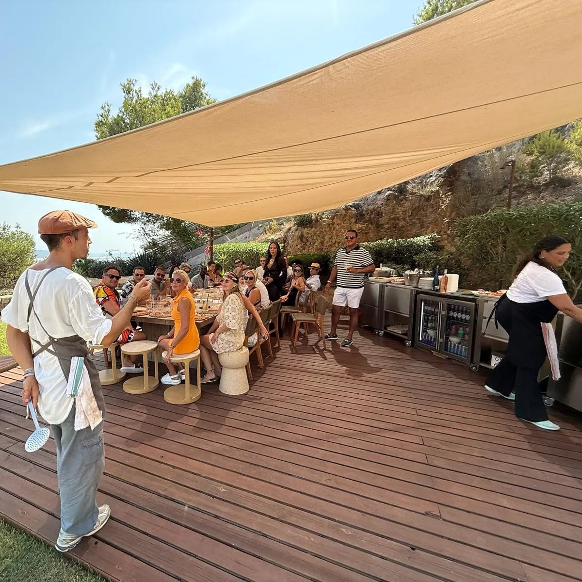 Image alt description