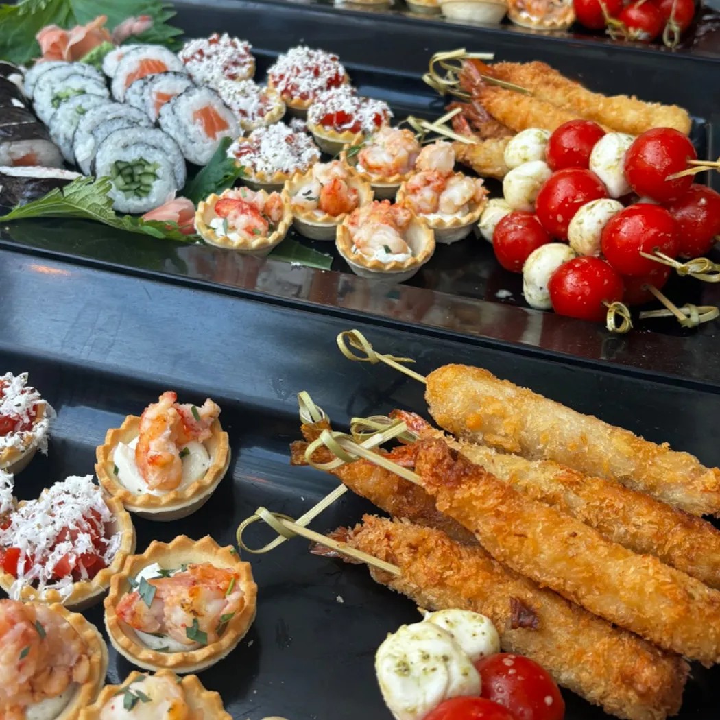 Image alt description