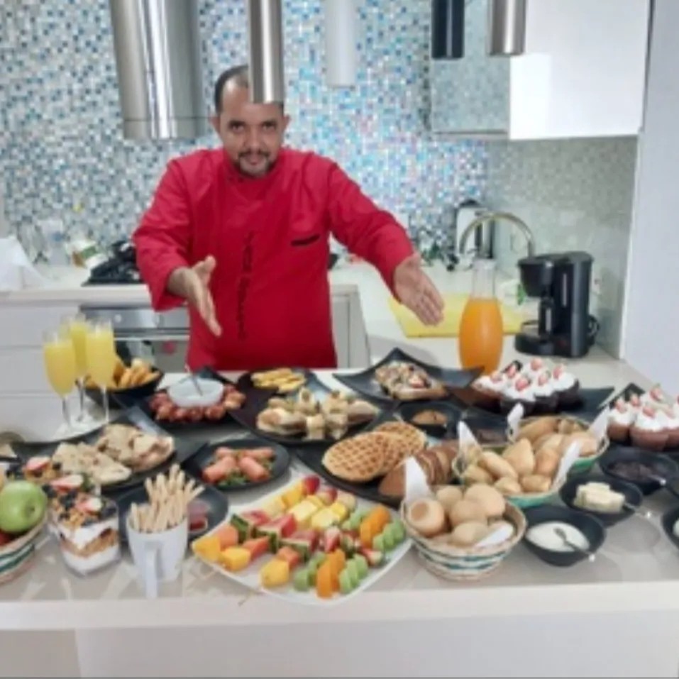 Image alt description